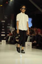 Kids walk the ramp for A Z Couture Show at Kids Fashion Week day 3 on 19th Jan 2012 (30).JPG